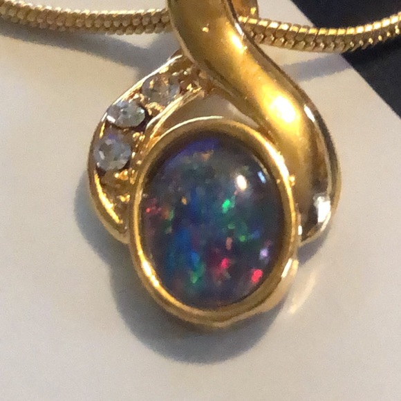 Fiery Opal & Diamond pave pendant necklace 9” 10 k (unmarked) chain new inbox - Picture 7 of 7